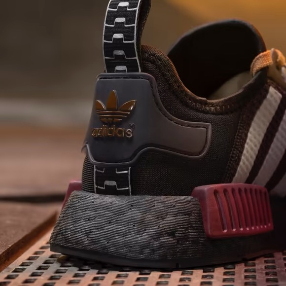 adidas x Star Wars Mandalorian NMD R1 - Picture 12 of 12